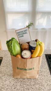 a photograph of a flat lay arrangement o pZlVH2N8SfOpF 6CasExdg VsdieJ4BQcOZ 0ozUg59vQ